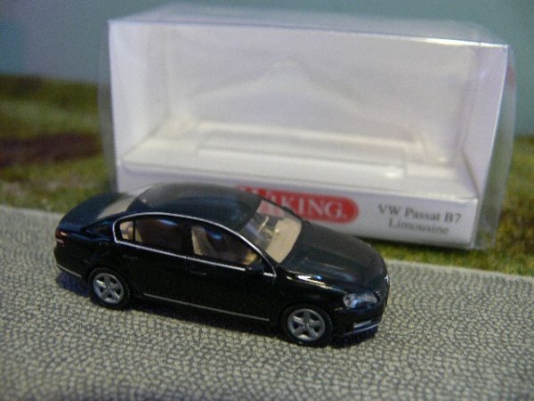 1/87 Wiking VW Passat B7 Limousine schwarz 0087 02