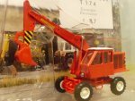 1/87 Busch Weimar Mobilbagger T174-1 mit Tieflöffel rot 42894