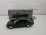 1/43 Schuco Opel Vectra Limousine dunkelgrün