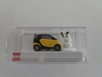 1/87 Busch Smart City Coupe mit Skier und Schneemann 48918
